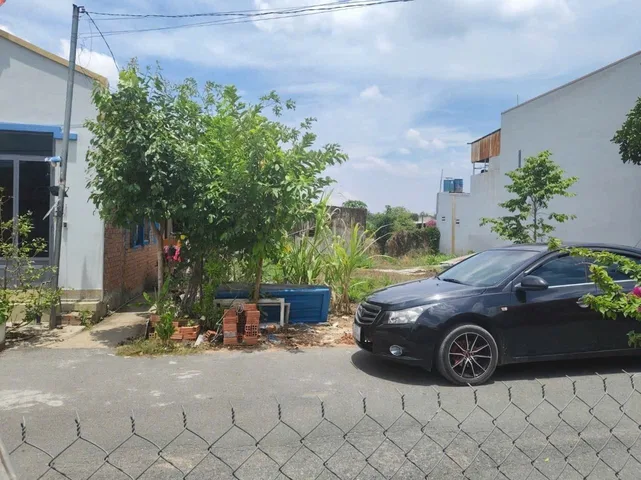 Cần Bán lô đất đường nhựa phước bình full thổ cư giá bán 900 triệu.