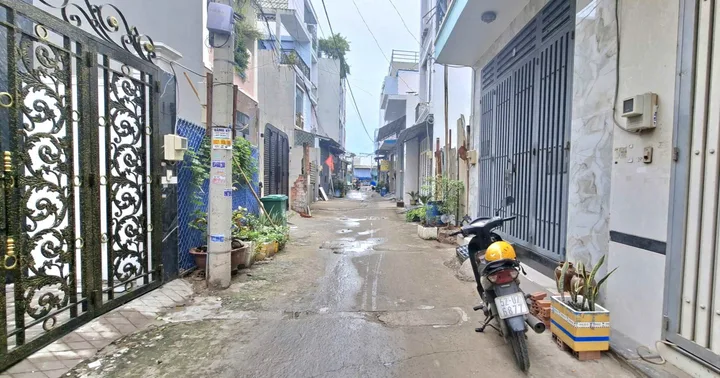 Chỉ hơn 6ty, nhà 5 tầng hẻm xe hơi tại Hương lộ 2