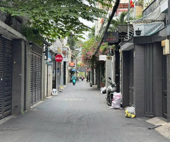 Gần MT Ba Tháng Hai, ngay Thành Thái. Vị trí kết nối nhanh Đại Học Hoa Sen, Bệnh viện Nhi Đồng 1, Lý Thường Kiệt.
+ Ngang 5.2 dài 13m xây 3 tầng, chỉ 11ty nhinh
+ Vị trí trung tâm Q10 kế bên Q1, Q3, Q5...
📞 LH ( Zalo/ SĐT ): 0706.120.931 Trang Nhà Phố