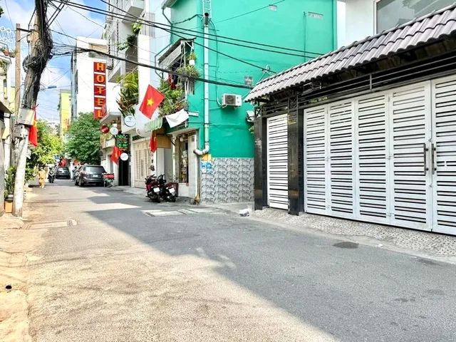 Hẻm oto đỗ cửa - Ngang 5.2 dài 13 xây 3 tầng
Gần MT Tô Hiến Thành - Lý Thường Kiệt, gần Khu Cư Xá Lữ Gia, Đại Học Bách Khoa, ngay Bệnh viện Trưng Vương
+ Chỉ 11ty nhinh thương lương 
+ Vị trí trung tâm Q10, thích hợp vừa ở vừa kinh doanh làm CHDV nguồn