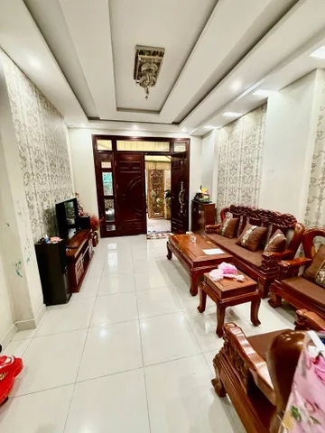 Hẻm xe hơi ngủ nhà ngay Lạc Long Quân, kế bên Khu Cư Xá Lữ Gia - Lý Thường Kiệt, gần Đại Học Bách Khoa 
+ Nhà 4× 18m xây 5 tầng 5PN 5WC, 9ty 
+ Vị trí kết nối nhanh chung cư Lữ Gia Plaza, gần Lê Đại Hành, Ba Tháng Hai, Công Viên Tân Phước, Nguyễn Thị Nh