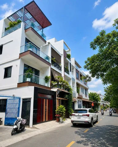 4 × 18m xây 5 tầng, hẻm xe hơi ngủ nhà
Gần Lạc Long Quân ngay MT Âu Cơ , gần Vòng Xoay Lê Đại Hành - Nguyễn Thị Nhỏ
+ Nhà 5PN 5WC, 9ty 
+ Vị trí kết nối nhanh chung cư Lữ Gia Plaza, gần Lê Đại Hành, Ba Tháng Hai, Đại Học Bách Khoa, CV Đầm Sen... 
📞 LH