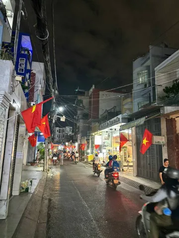 Hẻm oto gần Tô Hiến Thành - Thành Thái, gần Đại Học Bách Khoa. Chỉ 15ty nhinh
+ 94m2 xây 5 tầng 7 phòng ngủ 
+ Có nguồn thu ổn định 40tr/th 
+ Vị trí trung tâm Q10 gần các tuyến đường lớn  Đồng Nai, Tam Đảo, Khu Cư Xá Bắc Hải, Ba Tháng Hai 
📞 LH ( Zal