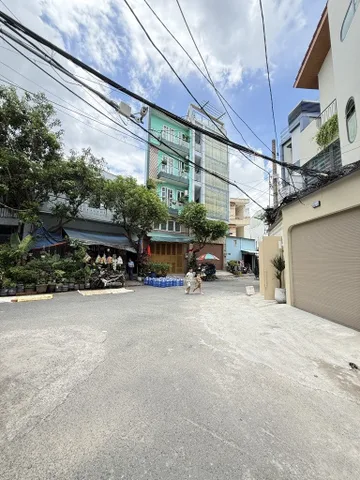 LẠC LONG QUÂN – NGANG 9M – 140M² ĐẤT VUÔNG VỨC – NHÀ CŨ TIỆN XÂY MỚI