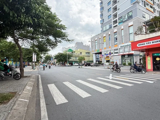 MẶT TIỀN LẠC LONG QUÂN QUẬN 11 KINH DOANH KẾ ĐẦM SEN 10,X TỶ