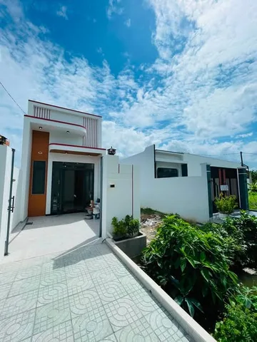 Nhà mới xây dựng hẻm xe hơi có sân đậu gần Quảng Trường, Tp Mỹ Tho