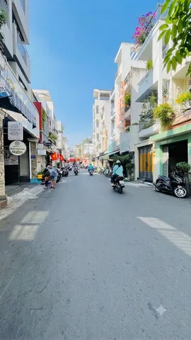 Bán Nhà 47m2 - 5 lầu - mới full nội thất mặt tiền đường Cô Giang sát vách Phan Xích Long