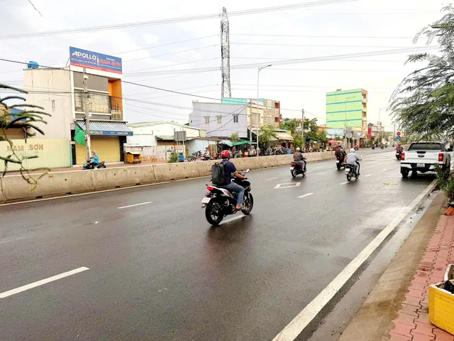 CHO THUÊ 1100M2 KHO MT ĐƯỜNG NGUYỄN CỬU PHÚ
