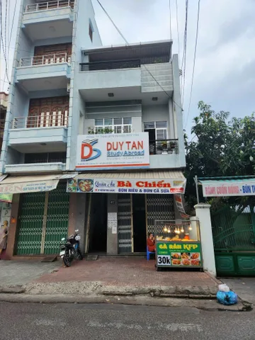 Bán nhà 3 tầng mặt tiền đường Huỳnh Thúc Kháng bàn cờ Nha Trang. Giá 140tr/m2. Dt 142m2. Giá bán 20ty