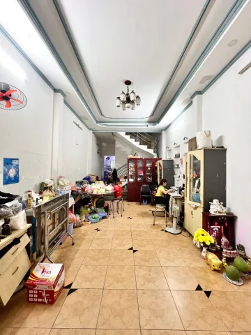 Bán Nhà Mặt Tiền 3 Tầng, 84m2 có sẵn 80 m2 thổ cư giá 9.8 tỷ tại Đường Trịnh Lỗi Phường Phú Thọ Hòa Quận Tân Phú TP. Hồ Chí Minh