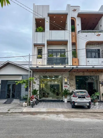 💥 NHÀ 1 TRỆT 2 LẦU – NỘI THẤT LUXURY PHONG CÁCH CHÂU ÂU, KDC HỒNG LOAN
5x16m – 80m² đất, lộ giới 20m + lối thoát hiểm 2m – giá chỉ 5 tỷ 500