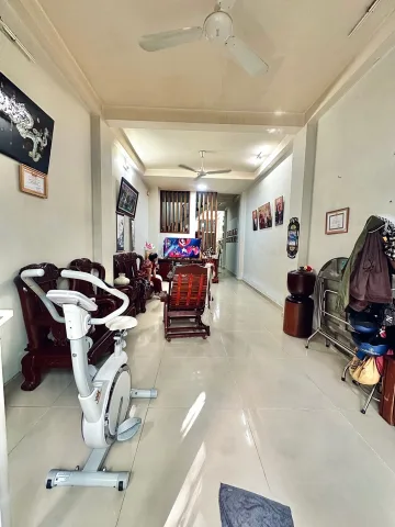 + Hiện trạng: 1 trệt 3 lầu sân thượng xây làm 2 căn riêng biệt. Mỗi căn gồm PK, Bếp, 6PN, 7WC, Phòng thờ, sân thượng trước sau.