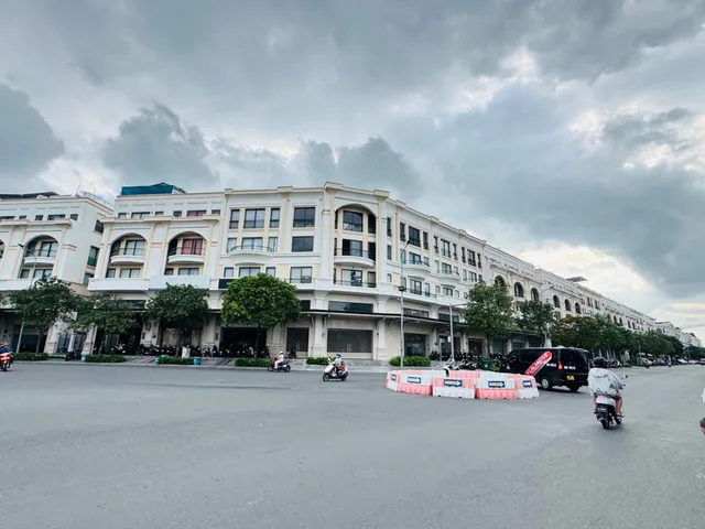 Bán Nhà cấp 4 182m2 giá 7 tỷ liền kề Vạn Phúc City - Hiệp Bình - TP HCM