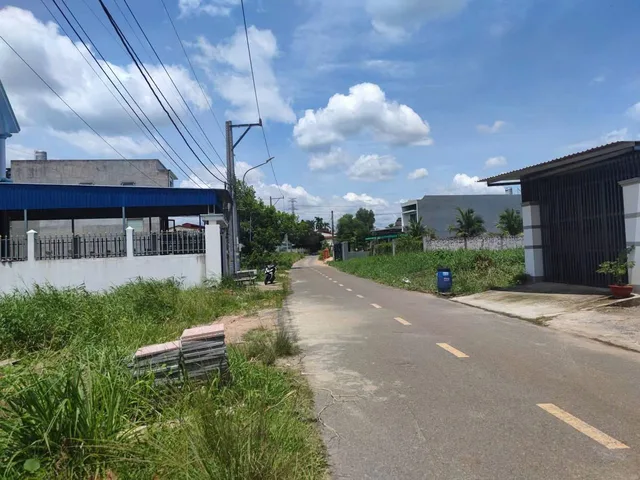 Bán Đất 250m2 - thổ cư 100m2, giá 700tr, đất cách đường DT750 500m.