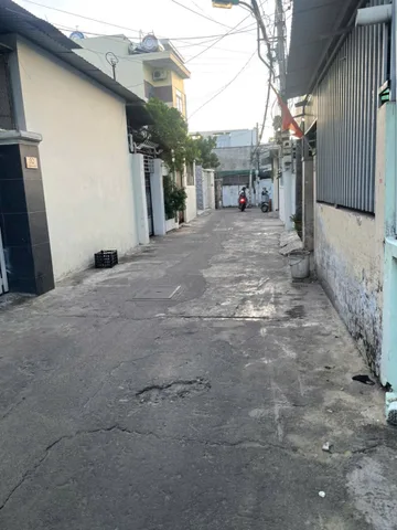 Bán nhà hẻm đường Nguyễn Biểu Nha Trang, nhà có chiều ngang hơn 6m rất đẹp