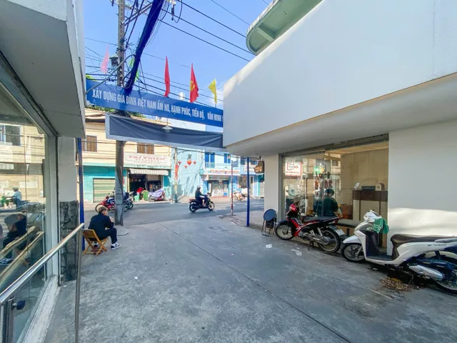 CMT8 PHƯỜNG TÂN SƠN NHẤT - HẺM 3M THÔNG - 3 TẦNG SÂN THƯỢNG CHILL - 3PN (1PN TRỆT) FULL NỘI THẤT CAO CẤP - DT 38M² (3.5x12) - CHỈ 7.x TỶ.