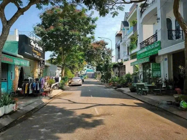 Bán nền thổ cư mặt tiền đường số 6, KDC đường 10, thị trấn Bến Lức dt 100m2 giá 3,6 tỷ