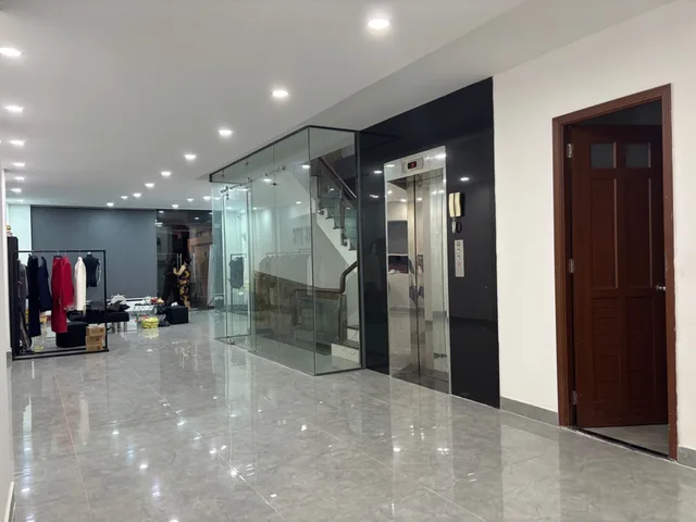 🔥 TÒA NHÀ 6 TẦNG + HẦM – 145.8M² – THANG MÁY – 11PN – 13WC – DÒNG TIỀN KHU SÂN BAY