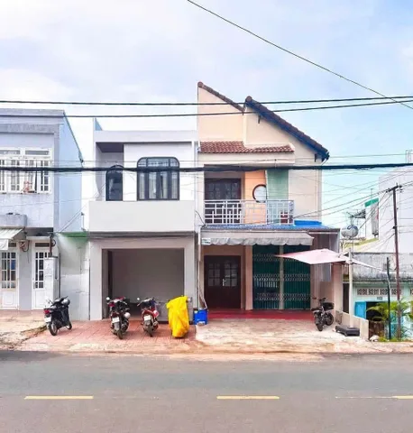 Bán Nhà riêng 165.2m2 có sẵn 165.2 m2 thổ cư giá 15 tỷ tại Phường Tân Tiến Thành phố Buôn Ma Thuột Đắk Lắk