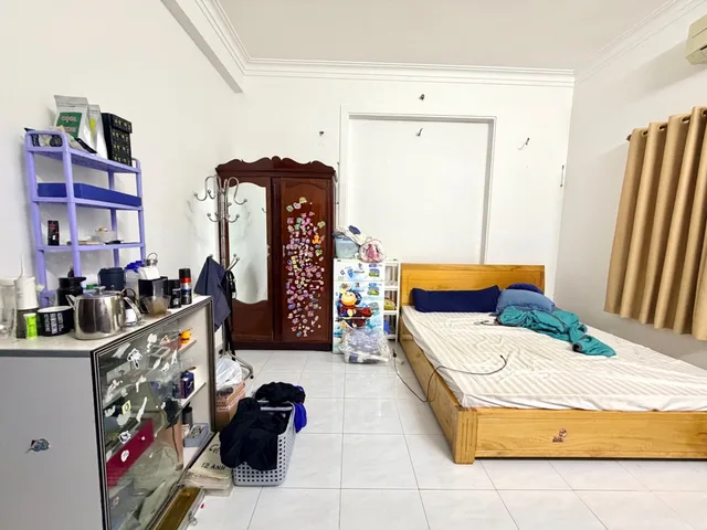 CHUNG CƯ TẦNG TRỆT LÊ VĂN SỸ, SÁT NGAY CHỢ TRẦN HỮU TRANG, XE HƠI ĐẬU SÁT CỬA.
