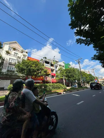 BÁN NHÀ CHO CON ĐI DU HỌC - HUỲNH VĂN BÁNH – NHÀ 4 TẦNG -4X10 ĐẸP LUNG LINH – CHỈ 8.2 TỶ