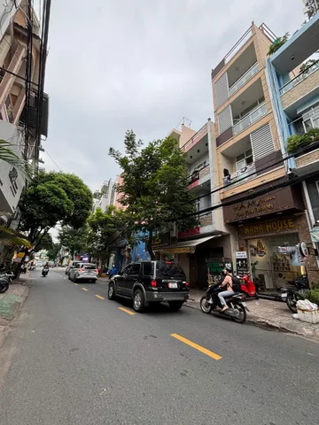 NHÀ ĐẸP - NGANG KHỦNG - TRUNG TÂM LÊ VĂN SỸ - PHÚ NHUẬN, QUẬN 3