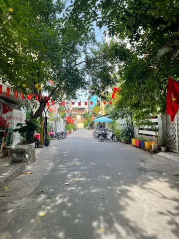 Hẻm oto ngủ nhà - ngang 4 dài 22m xây 5 tầng. Ngay Kênh Tân Hóa, gần Ngã Tư Lũy Bán Bích - Thoại Ngọc Hầu, Hồng Lạc - Khu Bàu Cát. Chỉ 12ty nhinh
+ DT: 88m2 nhà mới đẹp có thang máy 
+ Vị trí kết nối nhanh Hòa Bình, CV Đầm Sen Nước, Ngã Tư Âu Cơ - Lạc L