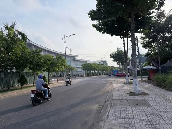 Bán Đất 210m2 mặt tiền đường D8 gần cổng sau UBND tỉnh, phường Long Châu, tỉnh Vĩnh Long