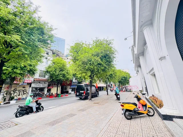 QUẬN 1: BÁN NHÀ 6 TẦNG MẶT TIỀN THƯƠNG HIỆU LÊ THÁNH TÔN, P.BẾN THÀNH- DT ĐẸP 68M2- NHÀ 2 MT TRƯỚC & SAU- NGAY CHỢ BẾN THÀNH VIP HIẾM NHÀ BÁN- 0938676685 CHÍNH CHỦ GIÁ TỐT