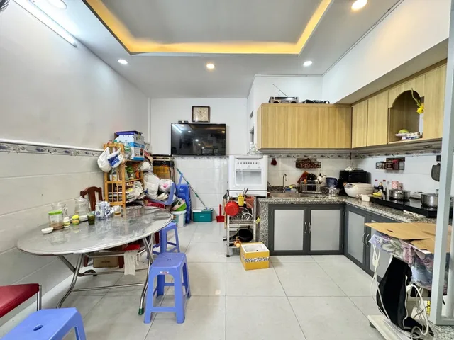 Ngay chợ Phạm Văn Hai gần 60m2 4 tầng bê tông 5 phòng ngủ rộng, tiện vừa ở vừa có nguồn thu