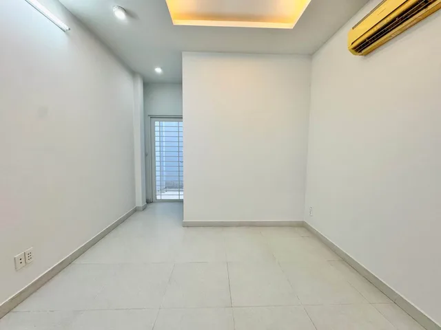 NGAY CHỢ PHẠM VĂN HAI XE HƠI VÀO NHÀ - SỔ VUÔNG ĐẸP - NGUỒN THU 24TR