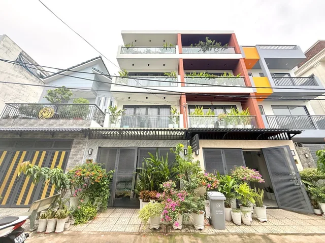 GẤP BÁN GIẢM CỰC MẠNH 3TỶ - CÒN 8.5TỶ
50M RA KÊNH THAM LƯƠNG - MT GẦN NGUYỄN VĂN QUÁ - QUẬN 12 - 5x20 - 4 TẦNG - GIÁP GÒ VẤP