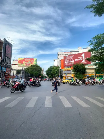 Cho thuê cả nhà  MT: 4,5m DT: 90m2 phố Tô Hiệu, ngay gần ngã 4.