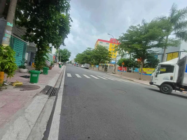 NHÀ MẶT TIỀN  ĐƯỜNG SỐ 1 KDC NAM HÙNG VƯƠNG