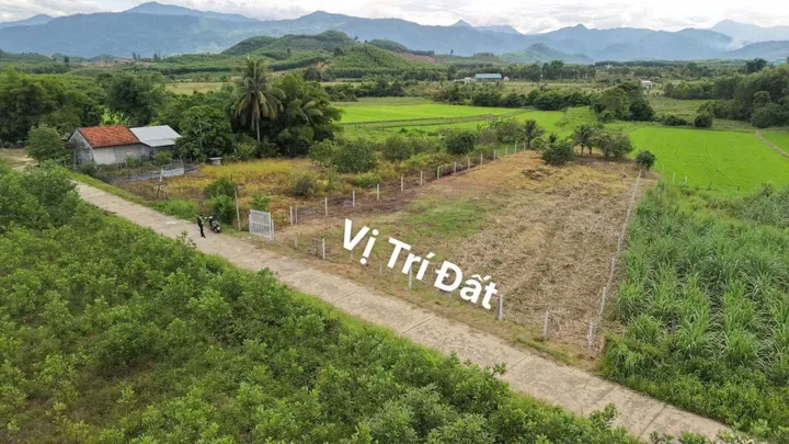 Bán Đất 276.7m2 có sẵn 100 m2 thổ cư giá 3.74 tỷ tại Xã Vạn Thắng Huyện Vạn Ninh Khánh Hòa