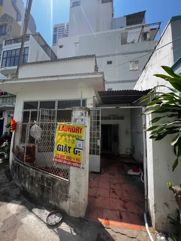 BÁN ĐẤT TẶNG NHÀ CẤP 4 HẺM XE HƠI HÙNG VƯƠNG- PHƯỜNG NHA TRANG. Dt 45.8m2. Giá 6ty2