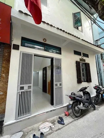 PHAN KẾ BÍNH – CỐNG VỊ – BA ĐÌNH – NHÀ 2 TẦNG × 40M² – MỚI SỬA ĐẸP – Ô TÔ QUA NHÀ – GIÁ 12 TRIỆU/THÁNG