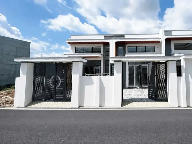 BÁN NHÀ CẤP 4 NGAY ĐƯỜNG LONG CHIÊN 440TR