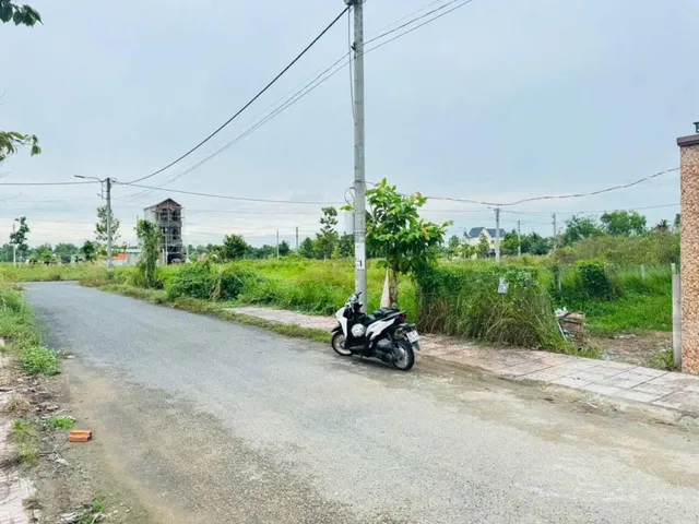 Kẹt tiền chủ bán nhanh nền đất nằm 1 sẹc đường số 2, Bình Lợi, xã Hòa Khánh, dt 5x40 giá ngợp chỉ 850tr, shr đường thông
