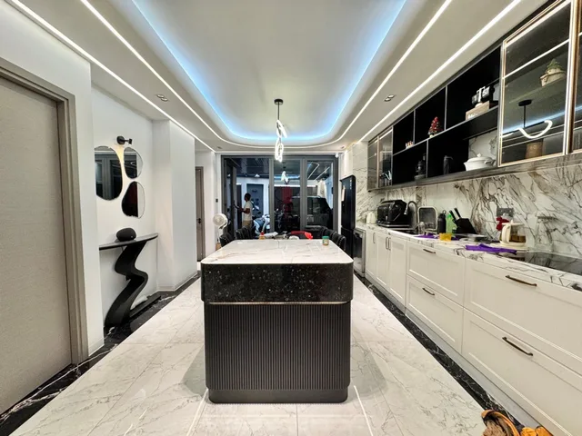 HUỲNH VĂN BÁNH, PHÚ NHUẬN - 5 TẦNG BTCT, 4 PHÒNG NGỦ FULL SÀN, 5 WC - HẺM 3G THÔNG