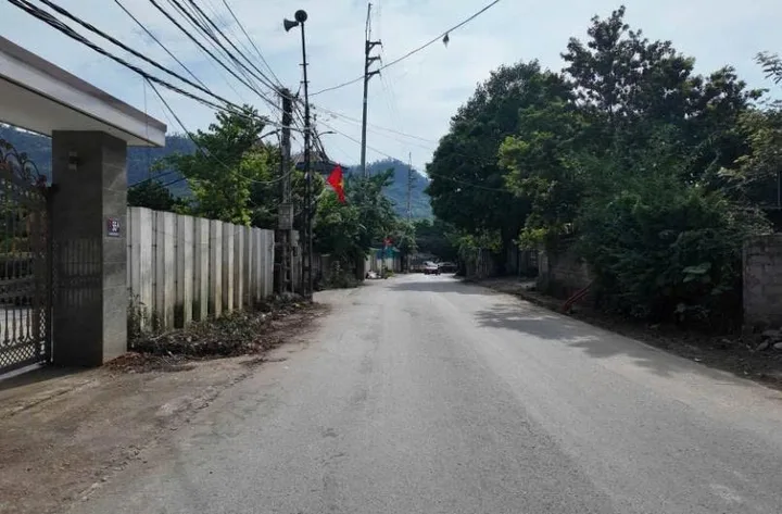 Bán Đất 100m2 có sẵn 100 m2 thổ cư giá 2 tỷ tại Xã Phú Cát Huyện Quốc Oai Hà Nội