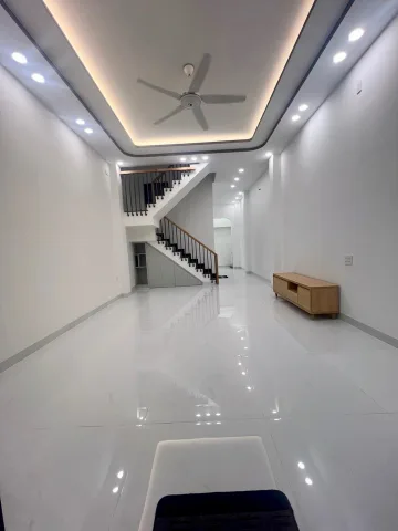 BÁN NHÀ ĐẸP TỈNH LỘ 10 – XE HƠI VÀO NHÀ – 6PN – SÂN THƯỢNG TRƯỚC SAU NHỈNH 5 ĐỒNG