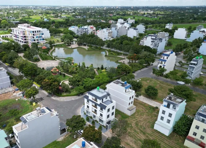 Nền thổ cư 102,05m2 đường D9, KĐT Five Star 2, Phước Lý, Cần Giuộc, giá 4 tỷ TLCC