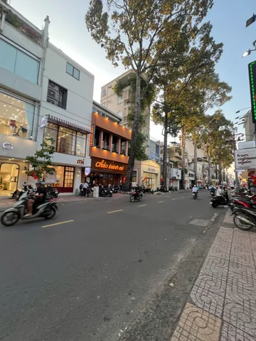 HOÀNG BẬT ĐẠT – PHẠM VĂN BẠCH – HẺM XE TẢI TRÁNH – 5 TẦNG BTCT – DT 71M² – CHỈ 9.9 TỶ