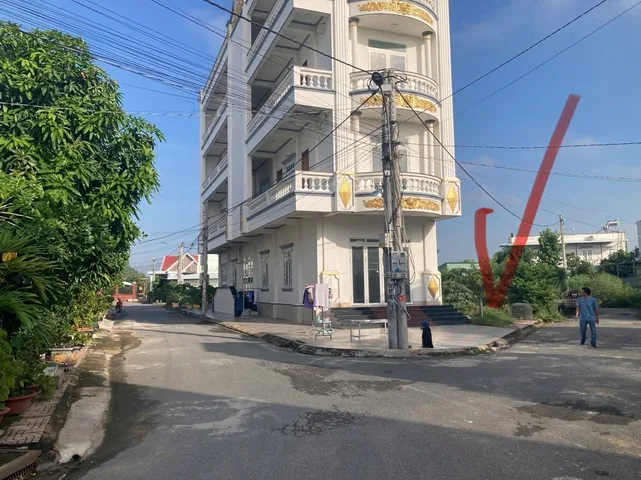 Bán 1 nền Đất 118m2 có sẵn 118 m2 thổ cư giá 1.7 tỷ tại Đường ĐT 826 Xã Long Trạch Huyện Cần Đước Long An. Hoặc 2 nền liền kề 15x19, 3.3 tỷ,  xây biệt thự đẹp
