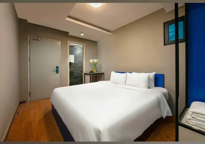 Bán Nhà Mặt Phố Trần Quốc Vượng. Thang Máy. Lô Góc. Ô Tô. Vỉa Hè. DT 130m2. Giá 69.5 Tỷ.