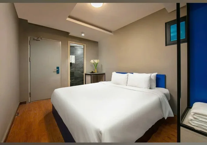 Bán Nhà Mặt Phố Trần Quốc Vượng. Thang Máy. Lô Góc. Ô Tô. Vỉa Hè. DT 130m2. Giá 69.5 Tỷ.