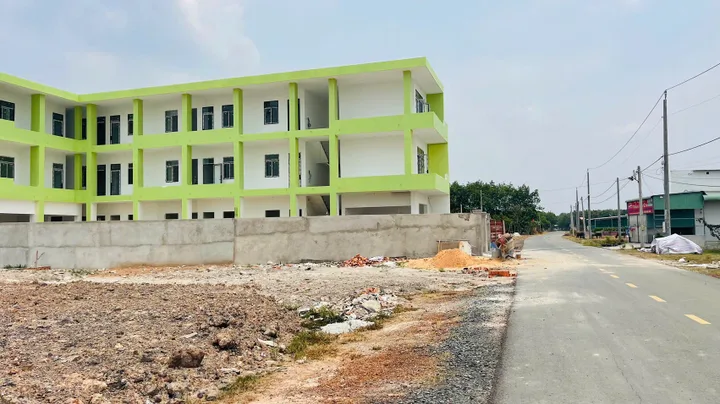 Bán Đất 215m2 có sẵn 96 m2 thổ cư giá 1.1 tỷ tại P. Thành Tâm Chơn Thành - KCN Xây Trọ - Sổ Sẵn