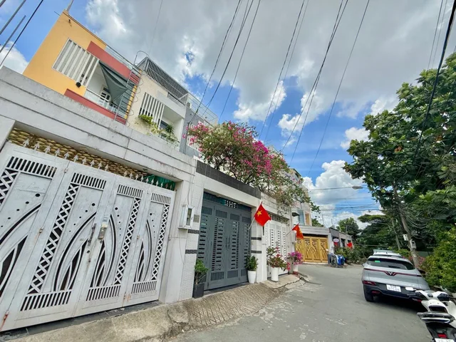 Bán Nhà SIÊU PHẨM NHÀ 4 TẦNG SAU GIGAMALL THỦ ĐỨC - 4.2x18 75 M2  - CHỈ 9T HƠN KHU PHÂN LÔ - ĐƯỜNG 6M