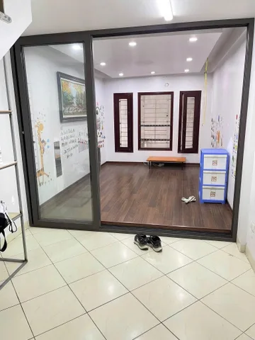 SÁT MẶT ĐƯỜNG KHƯƠNG TRUNG – THANH XUÂN – 35M² × 5 TẦNG – 4PN – 4WC – ĐẦY ĐỦ ĐH, NL – GIÁ 14 TRIỆU/THÁNG